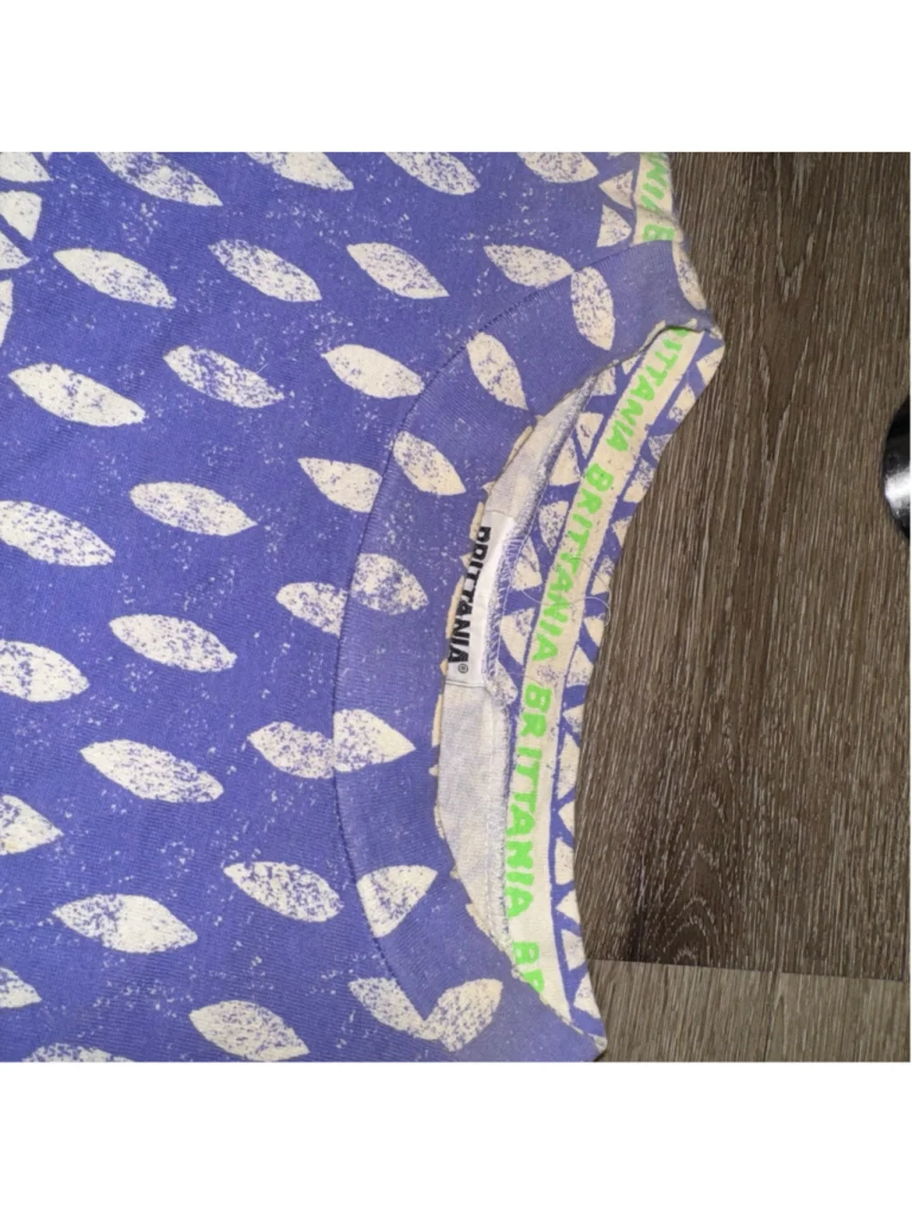 Vintage Brittania Single Stitch Shirt Size M Oversized All Over Print